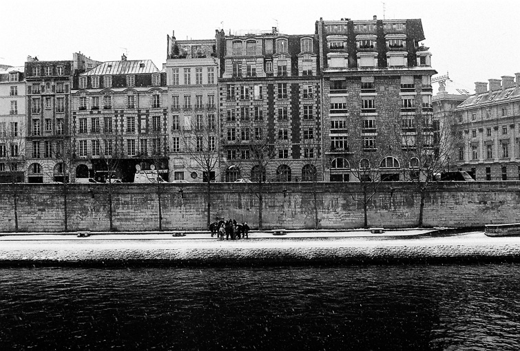 Ailleurs