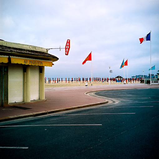 Ailleurs
